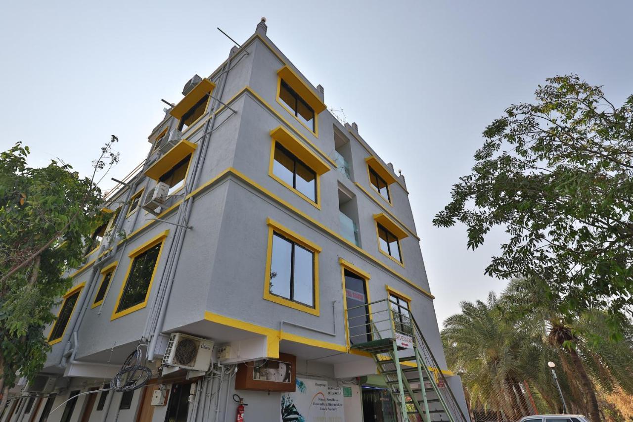 Oyo 24833 Hotel Silver ดามัน ภายนอก รูปภาพ